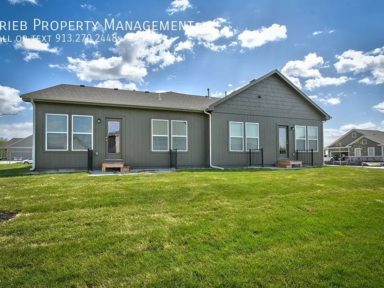 584 S Poplar St — Photo 44