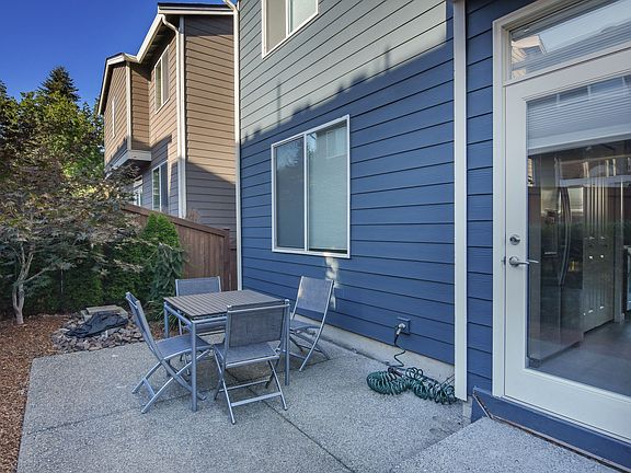 2nd image of 9906 NE 138th Pl
