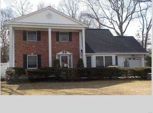 402 Donald Blvd, Holbrook, NY 11741