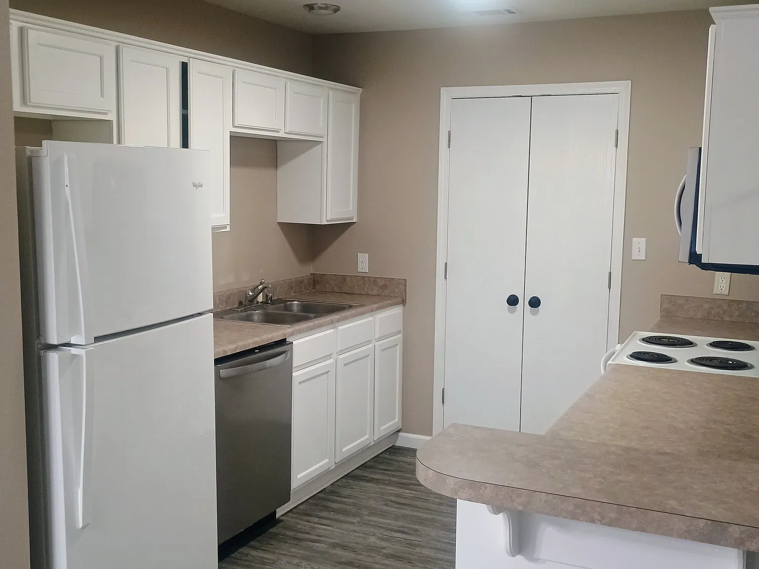 3 bed, 1350 sqft, $1,350 — Photo 3