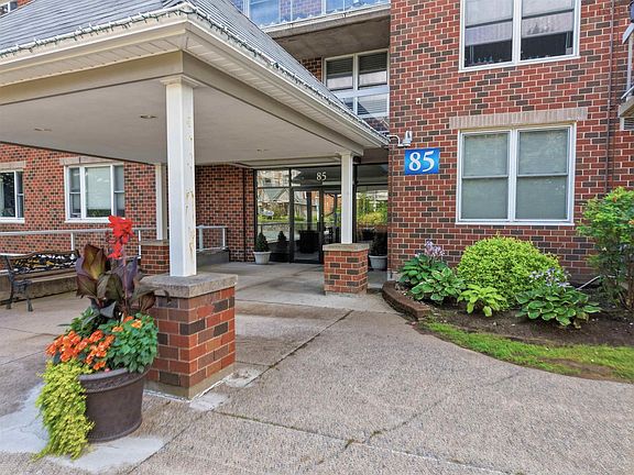 3rd image of 85 Spinnaker Dr #206