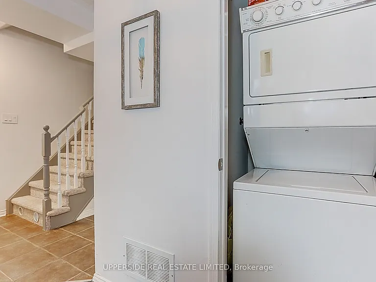 67 Birdstone Cres — Photo 7