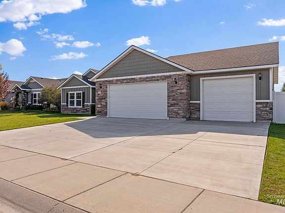 3rd image of 1111 Bell Ln