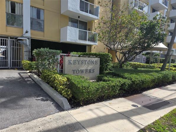 2000 NE 135th St APT 302