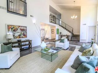 19528 Braewood Dr, Tarzana, CA 91356