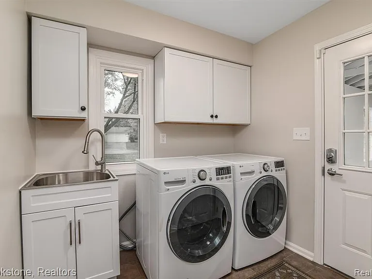 165 Woodedge Dr — Photo 30