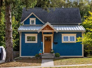 723 7th St, Traverse City, MI 49684
