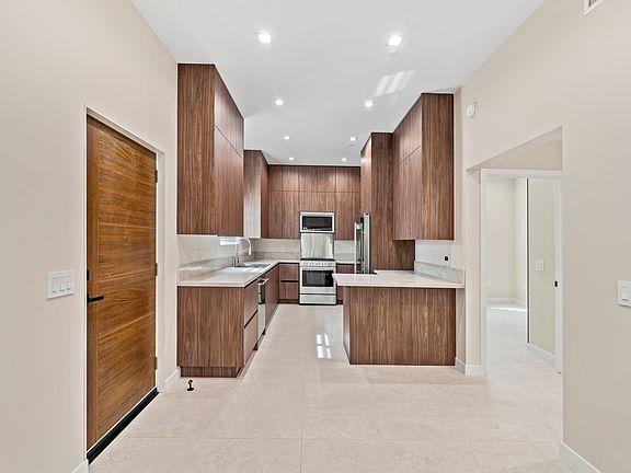 5th image of 1330 Linden Ave #A