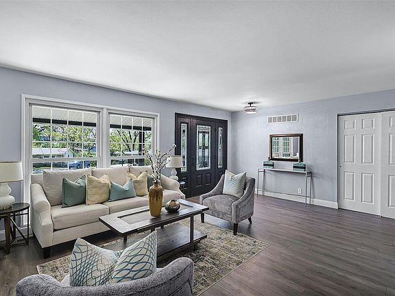 3rd image of 154 Forest Brook Ln