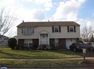 76 Dawn Rd, Levittown, PA 19056