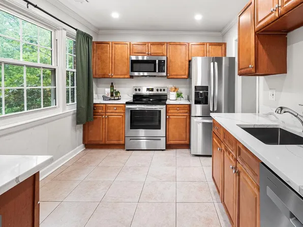 1127 James Madison Cir, Fredericksburg, VA 22405