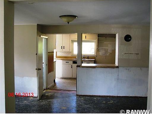 2nd image of 606 Lake St
