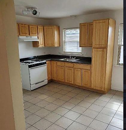 4th image of 7661 S Coles Ave