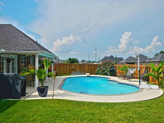 3rd image of 1304 E Belle Haven Dr