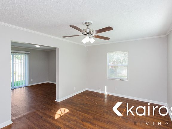3rd image of 1112 Timberlane Trl