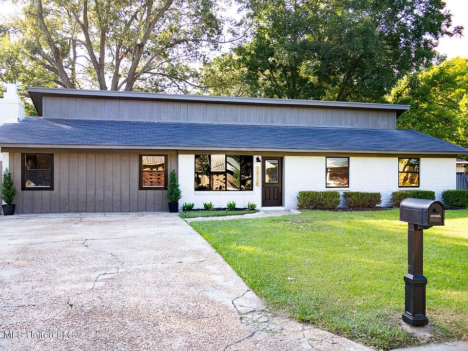 1st image of 3232 Stark Dr