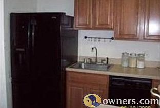 Refridgerator With Lower Pullout Freezer, Icemaker