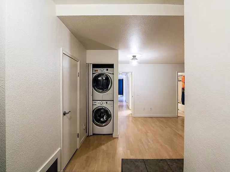 1526 Aurora Ave N #D — Photo 8