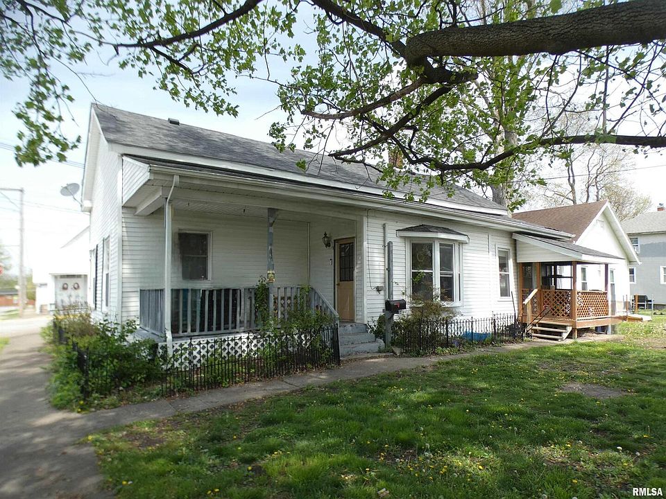 1st image of 302 S Douglas St