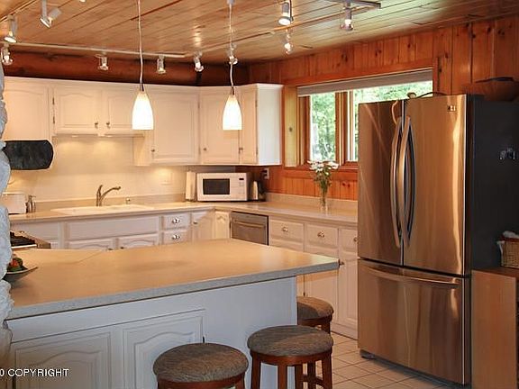 Kitchen w/ stainless appliances