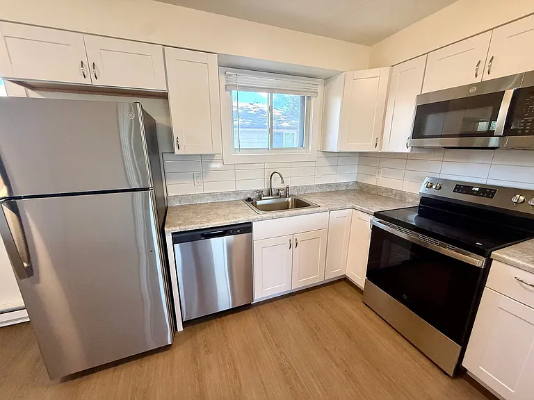 4950-4956 Basswood Dr — Photo 14