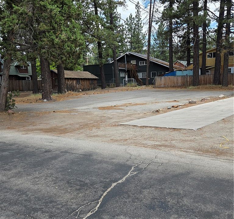 2nd image of 412 W Country Club Blvd