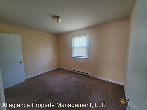 3rd image of 3912 Gloucester Dr