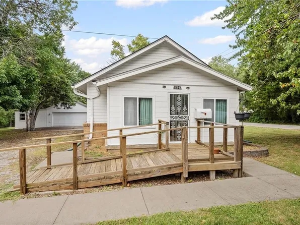 1040 E Stone St, Independence, MO 64050