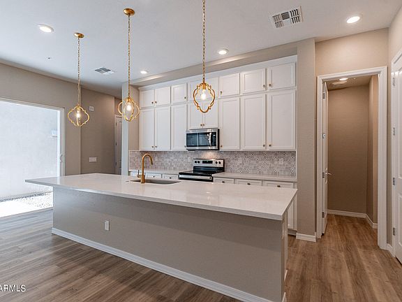 4th image of 263 E HACKBERRY Drive