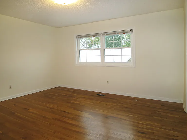 400 Davie Rd #8 — Photo 8