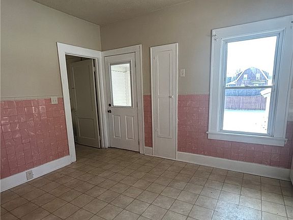 2nd image of 15 Katherine St