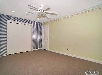 5th image of 70 Edgewater Dr