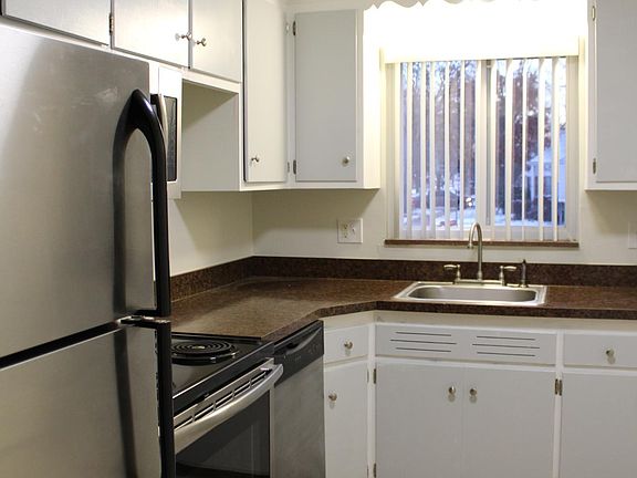 3rd image of 1825 Gardenia Ave APT 5