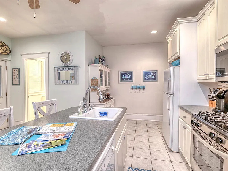 1102 Wesley Ave #1 — Photo 14