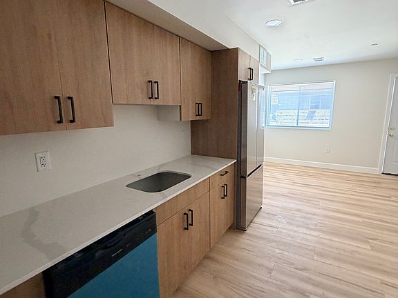5th image of 44 Warner St #B11