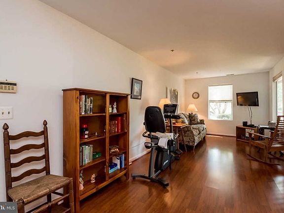 5th image of 40 Hearthstone Ct APT A