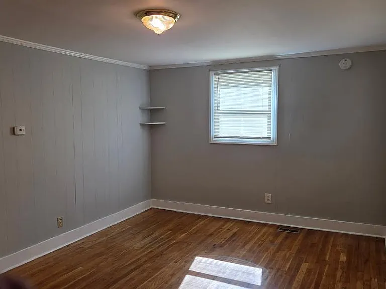 406 W Hill Ave N — Photo 2