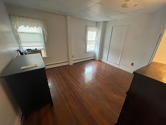 4th image of 8 Winthrop Pl #B1