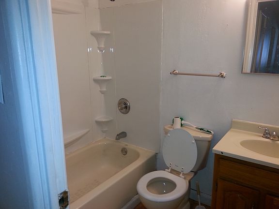 3rd image of 2410 Cambridge Dr