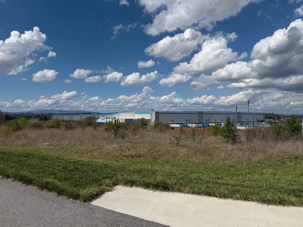 34 Tinkling Spring Rd, Fishersville, VA 22939