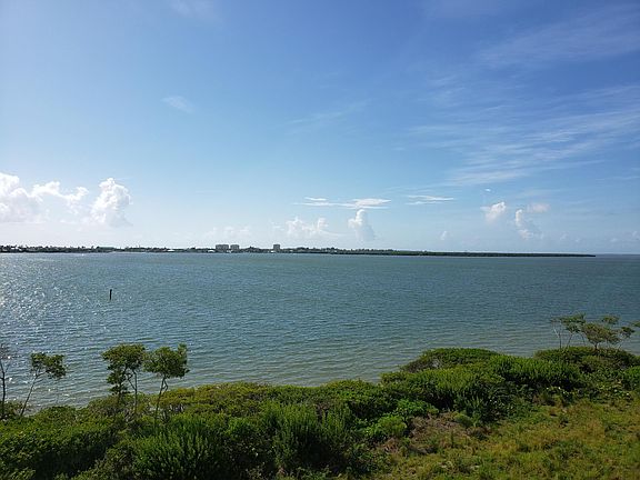4th image of 21 Harbour Isle Drive W #Ph03