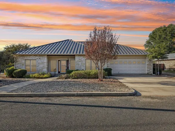 802 Avenue C, Fredericksburg, TX 78624