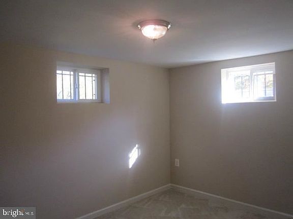 5th image of 9414 Woodberry St