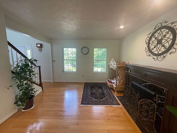 5th image of 111 Hazelwood Dr