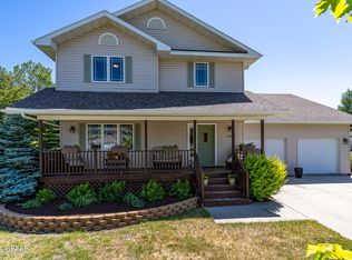 1418 Saint Marys Dr, Crookston, MN 56716