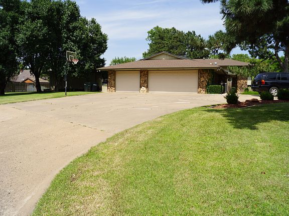 2nd image of 3102 Edgewood Dr