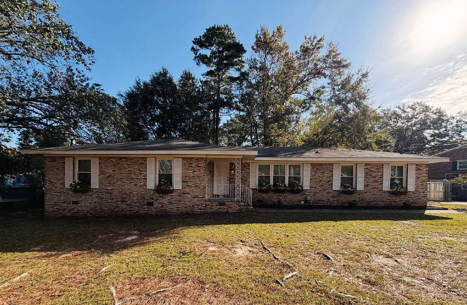 3 bed, 2.0 bath, 2164 sqft, $1,800 — Photo 1