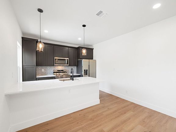 4th image of 247 Princeton Ave #201