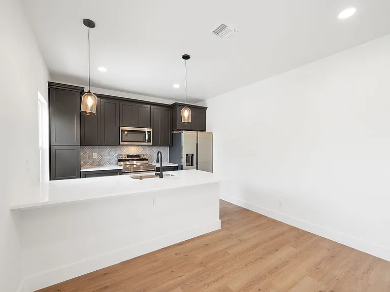 247 Princeton Ave #201 — Photo 4