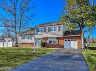 42 Kipling Way, Manalapan, NJ 07726